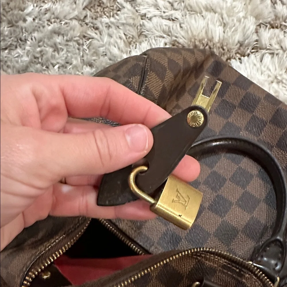 Louis Vuitton
Damier Ebene Speedy 35 - Picture 6 of 11